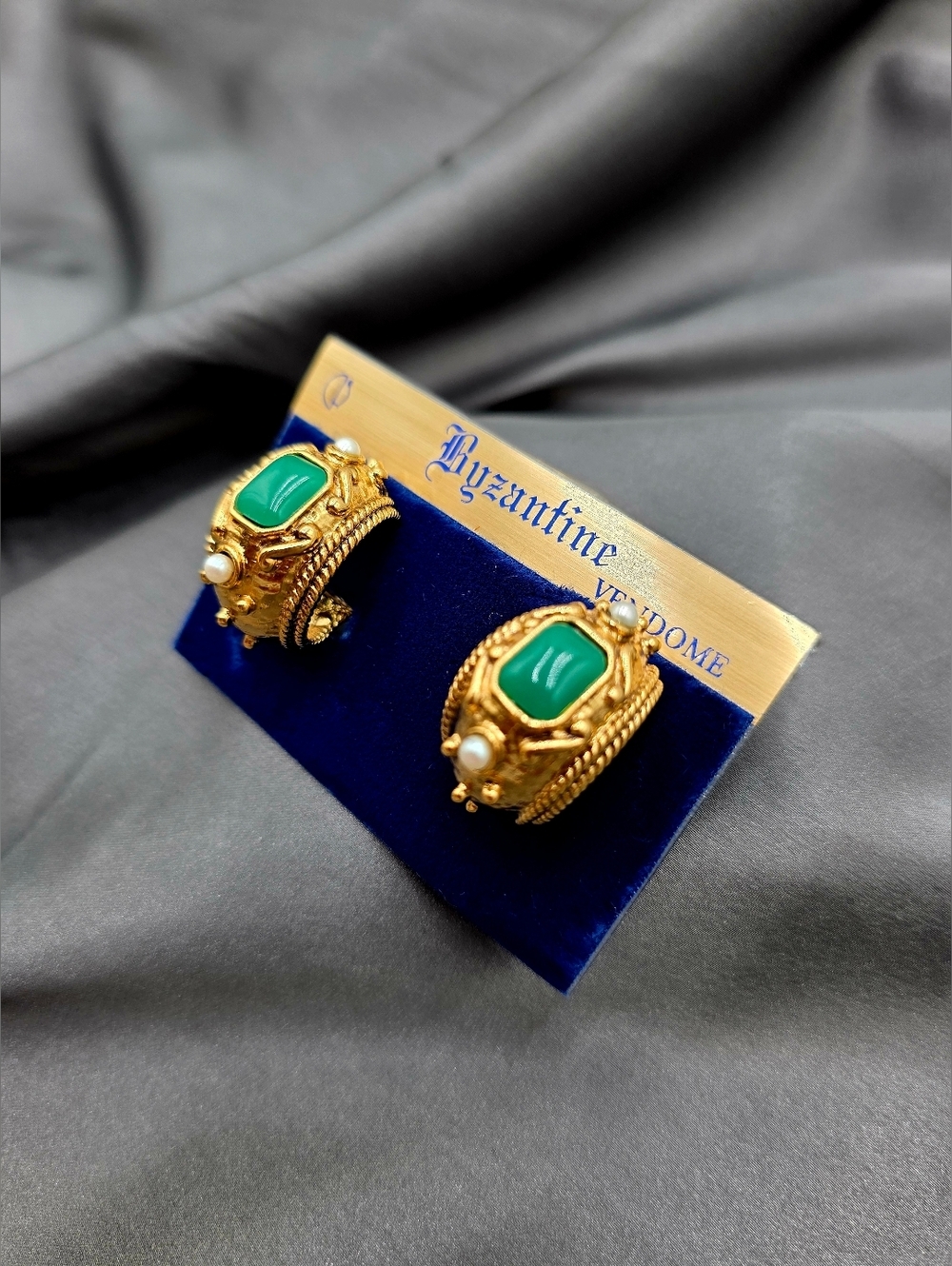 Vintage Vendome Byzantine Clip-On Earrings Gold Green Cabochon Statement Luxe - Picture 9 of 10